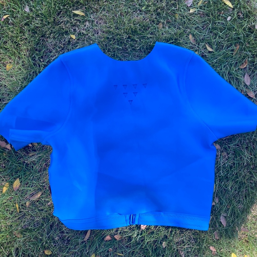 Venus bathing suit top- never worn size 8